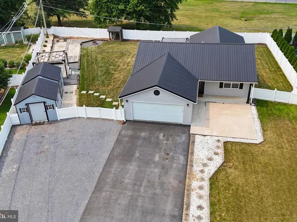 1020 Brandon Dr, Chambersburg, PA 17201