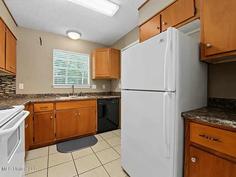 12916 Rosemont St — Photo 7