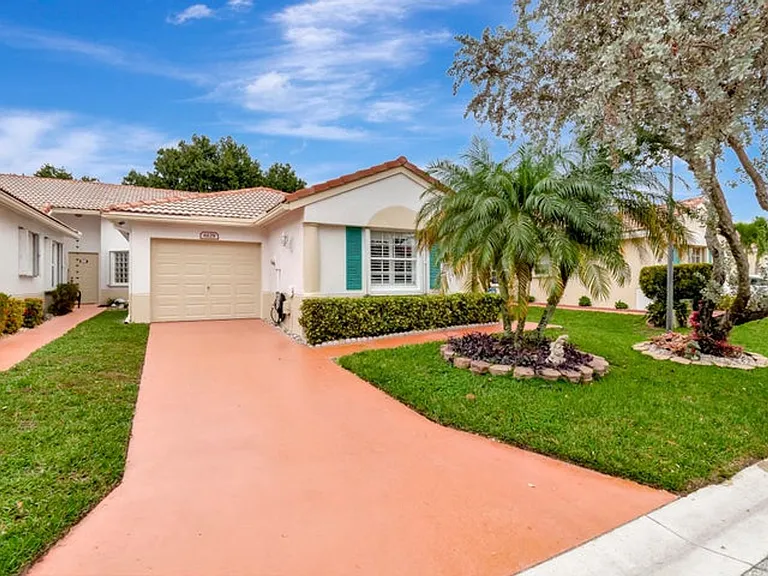 6129 Heliconia Rd — Photo 1