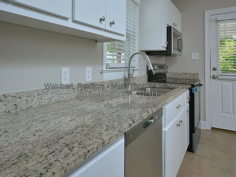 2405 Albany St — Photo 6