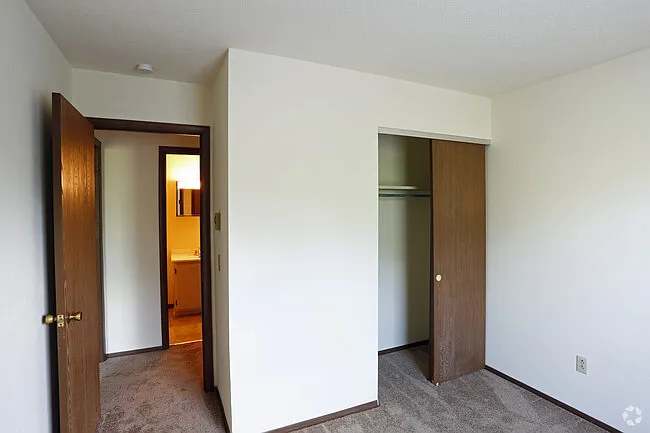 Oak Hill Apartments — Photo 9