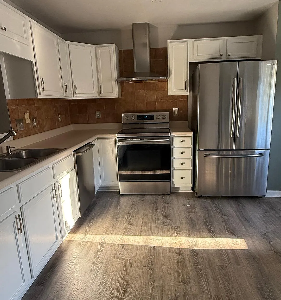 2 bed, 2.5 bath, 2520 sqft, $1,950 — Photo 4