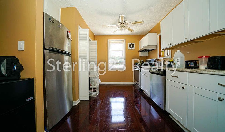 1st image of 3275 46th St APT 3