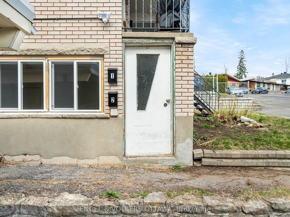 267 Michel Cir, Ottawa, ON K1L 7P4