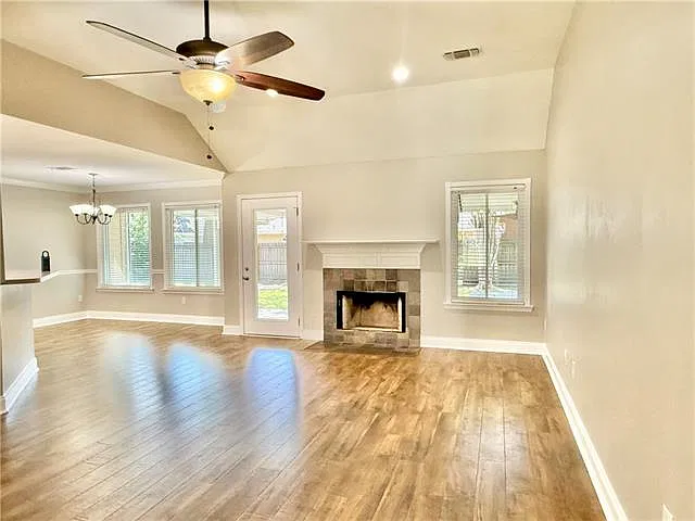 3 bed, 2.0 bath, 1700 sqft, $2,000 — Photo 3