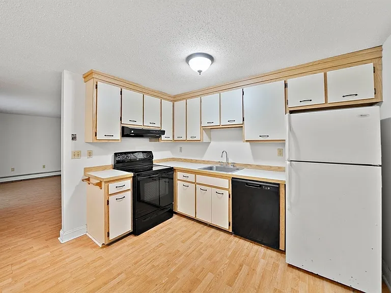 1810 Skyline Dr — Photo 4