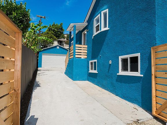3rd image of 2915 Vaquero Ave