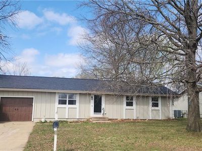 1004 S Broadway St, Louisburg, KS, 66053