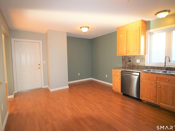 5th image of 125 Thorniley St Unit 1
