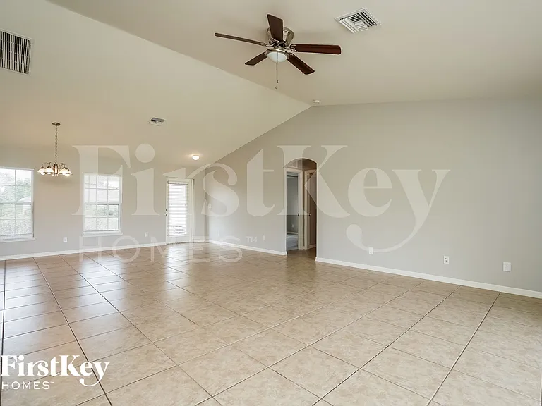 1719 NW 25th Ln — Photo 3