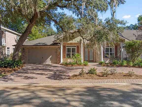 2nd image of 4 Plantation Oaks Dr