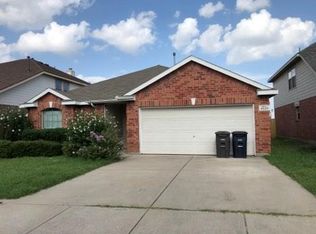 5820 Blue Ribbon Rd, Fort Worth, TX 76179