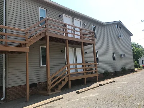 445 City View St Photo 1