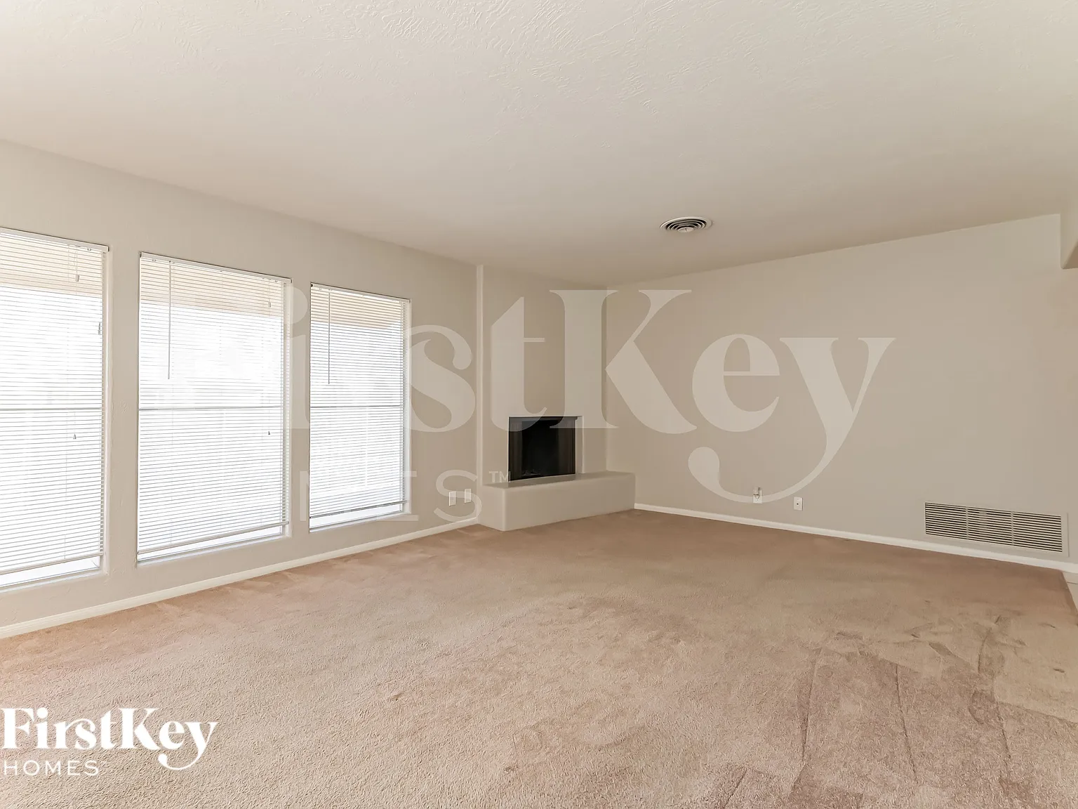 4 bed, 2.0 bath, 1904 sqft, $2,430 — Photo 4