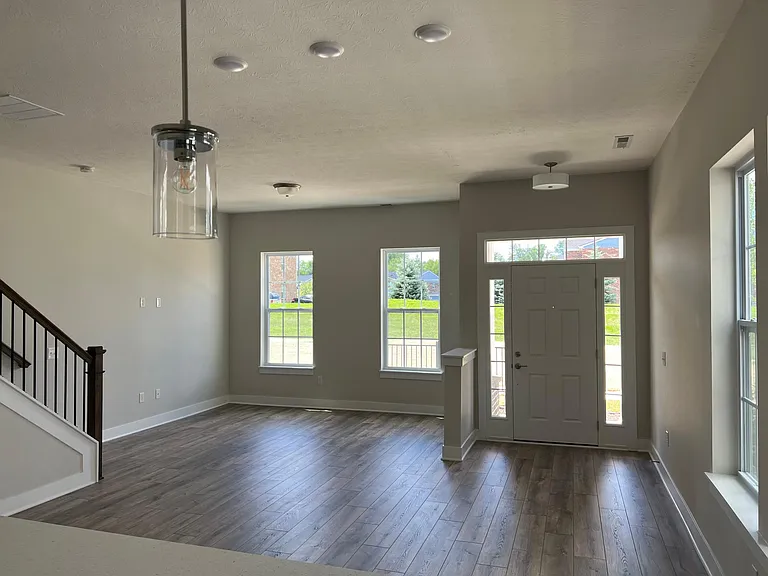1050 Valentine Ln — Photo 5