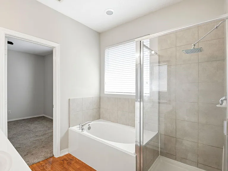 930 Sterling Creek Cir — Photo 33