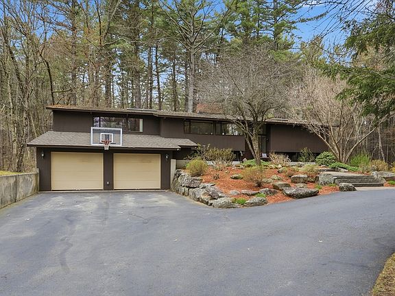 3rd image of 384 River Rd