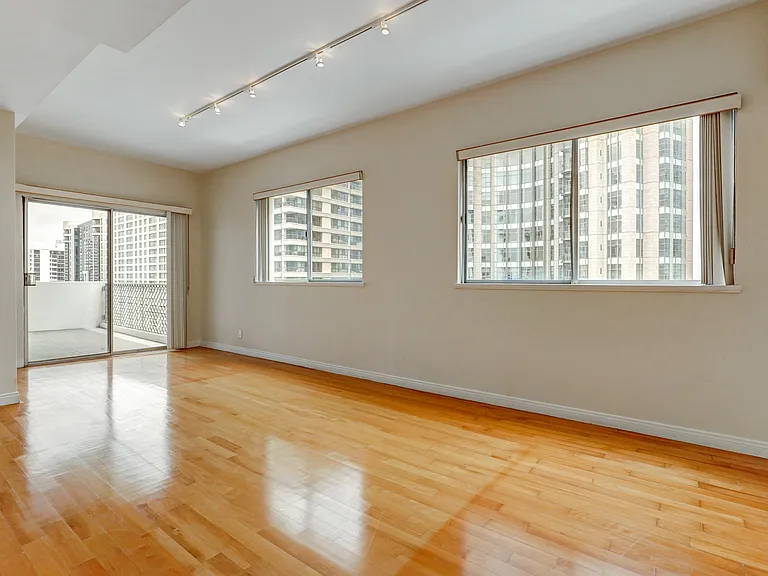 10787 Wilshire Blvd #802 — Photo 33