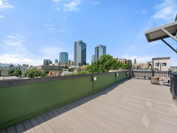 612 Skyline Bluff Dr, Fort Worth, TX 76102