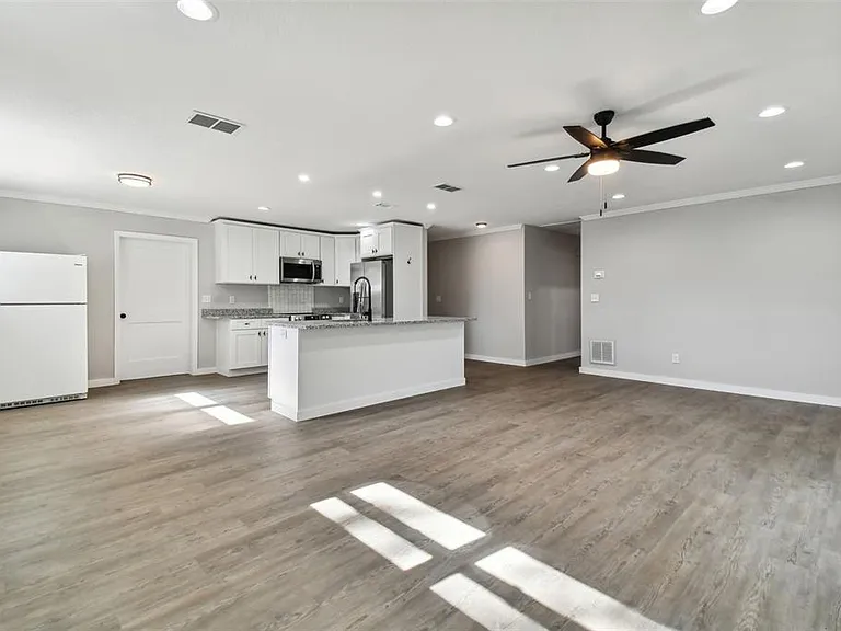 535 W Palmeden Dr — Photo 8