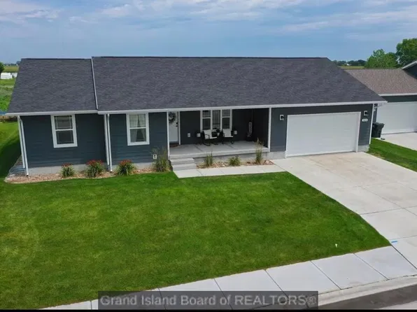 513 Coneflower Dr, Grand Island, NE 68803