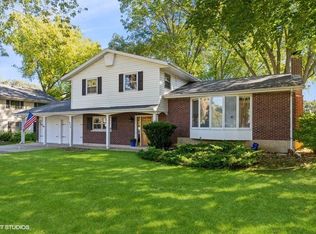 425 Spruce Ln, Crystal Lake, IL 60014