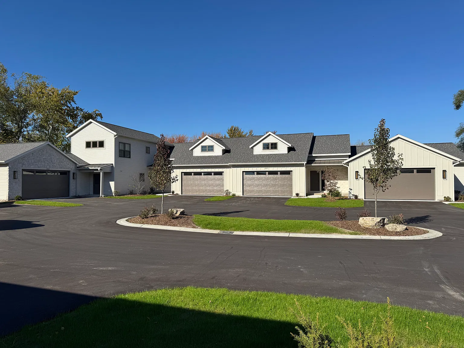 2 bed, 1.5 bath, 1327 sqft, $2,550 — Photo 1