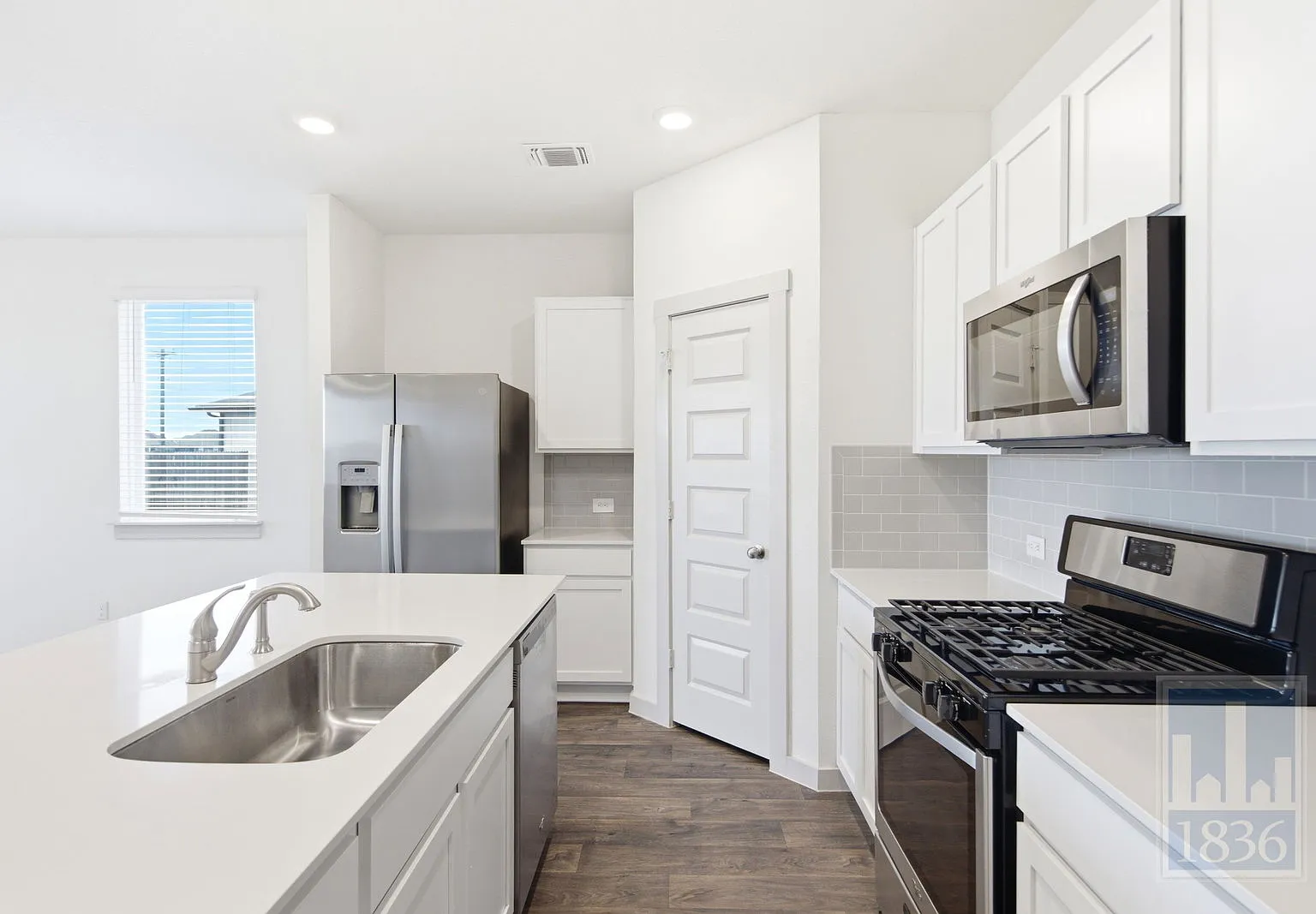 4 bed, 2.0 bath, 1612 sqft, $2,050 — Photo 4