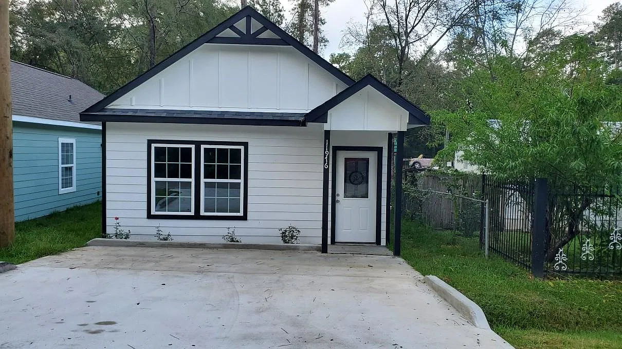 3 bed, 2.0 bath, 1000 sqft, $1,325 — Photo 1