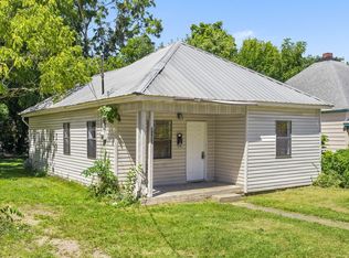 2329 N Travis Ave, Springfield, MO 65803