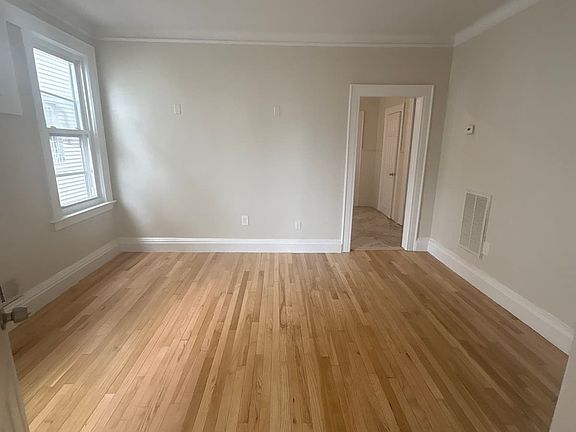 5th image of 43 Isabella Ave #2L