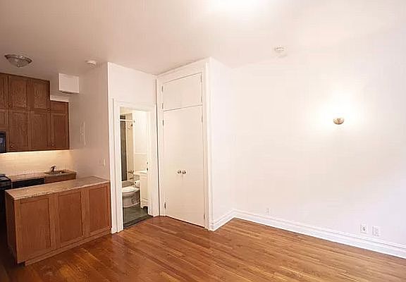 2nd image of 260 W 21st St APT G5