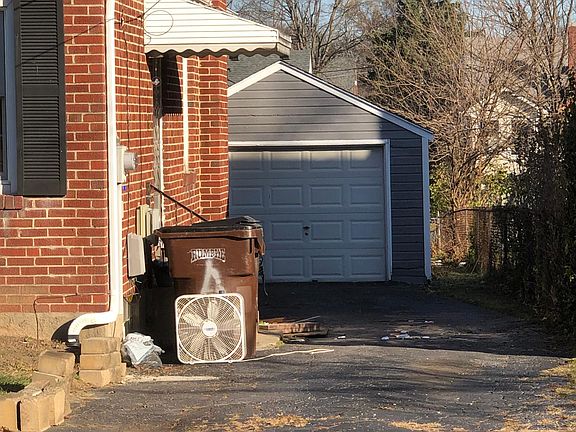 3rd image of 4114 Estermarie Dr