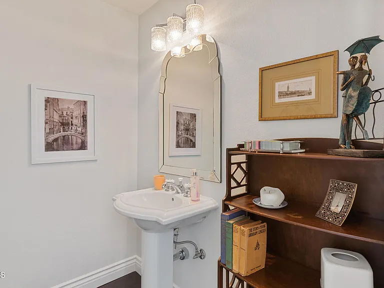 1234 E Tujunga Ave — Photo 25