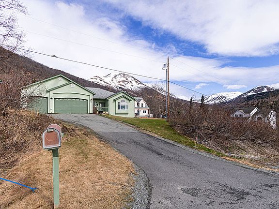2nd image of 13431 Canyon Rd