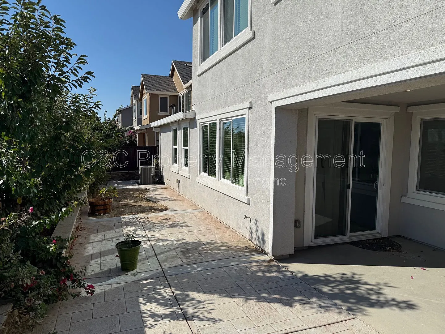 4 bed, 3.0 bath, 2150 sqft, $3,400 — Photo 2