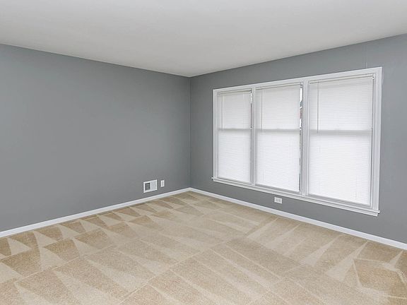 4th image of 2919 Pomeroy Dr