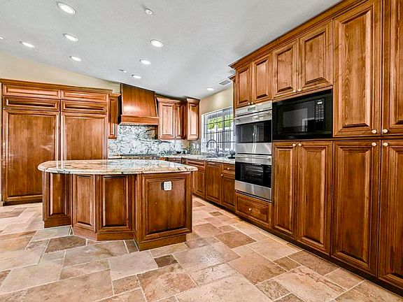 4th image of 1460 Orpheus Ave