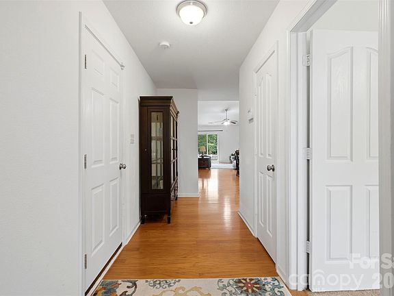5th image of 1112 Marcus St