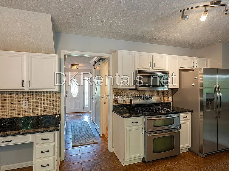 114 Eagle Glen Dr — Photo 32