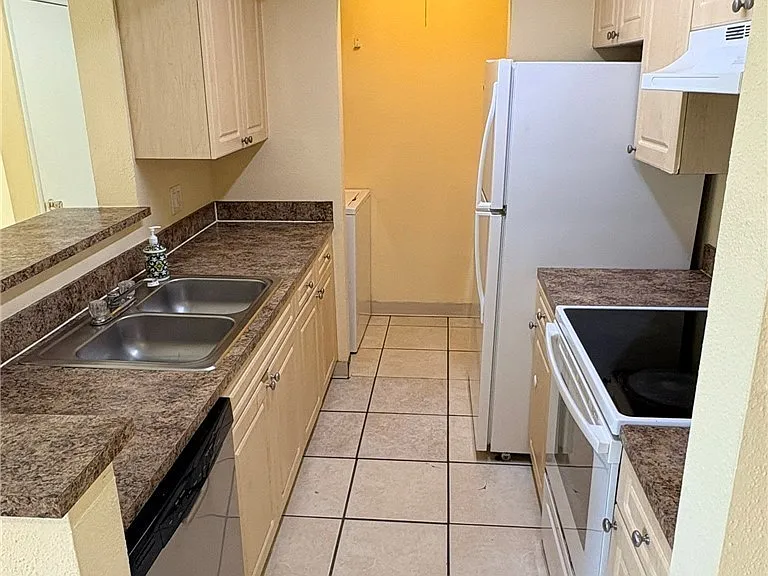 2905 Winkler Ave #719 — Photo 4