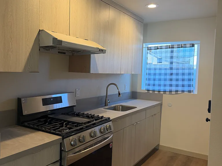1803 James Pl — Photo 1