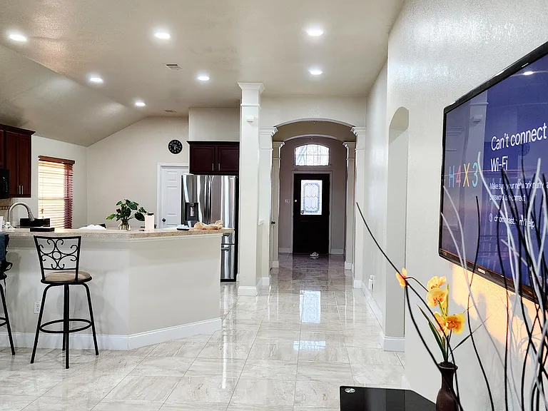 1522 Weatherford Dr — Photo 2