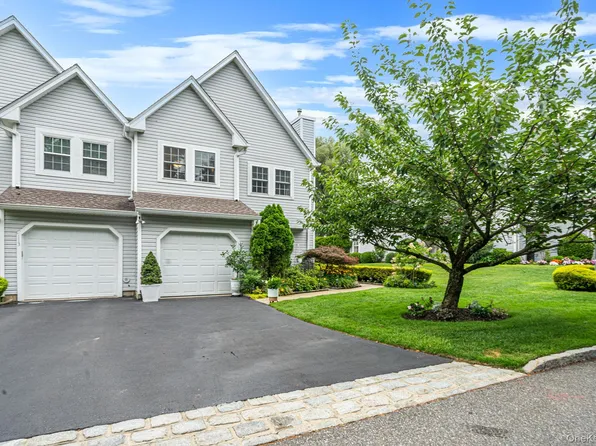 112 Erin Lane, East Setauket, NY 11733
