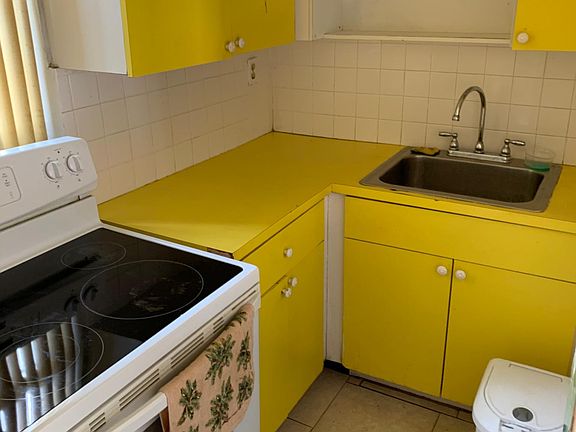 4th image of 443 NW 13th Ave APT 2