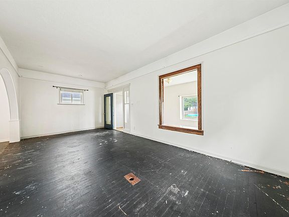 4th image of 1316 S Grand Ave