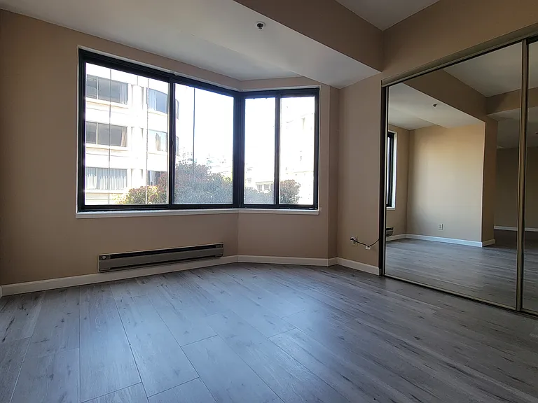 601 Van Ness Ave #211 — Photo 4