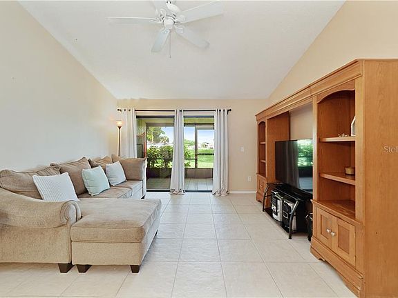 3rd image of 26 Pine Island Cir