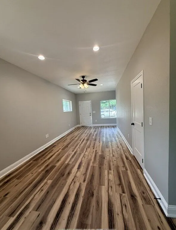 2 bed, 1.5 bath, 952 sqft, $1,295 — Photo 3