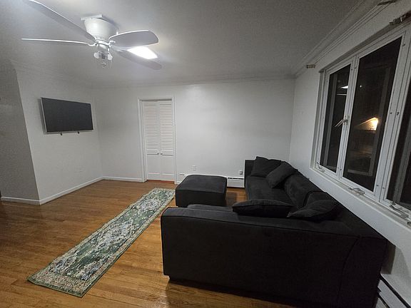 3rd image of 906 Penn Ct #B